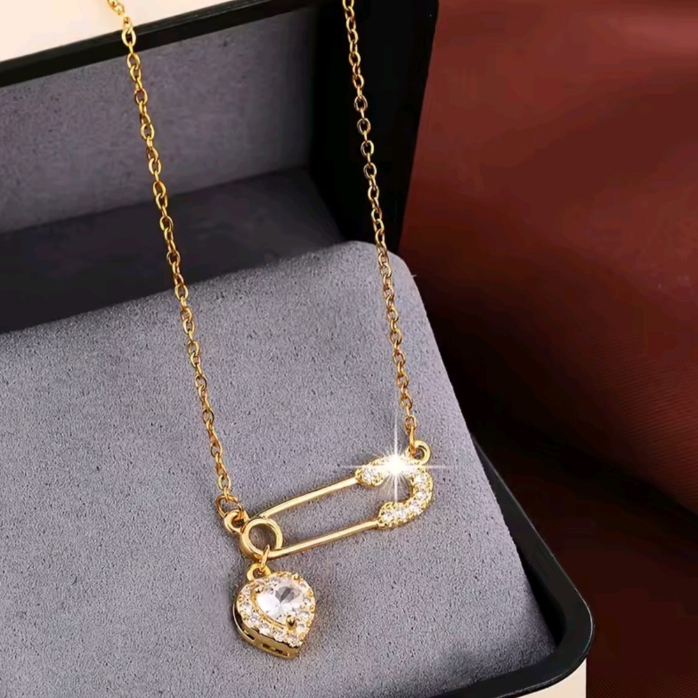 Elegant Gold Heart Pendant Necklace
